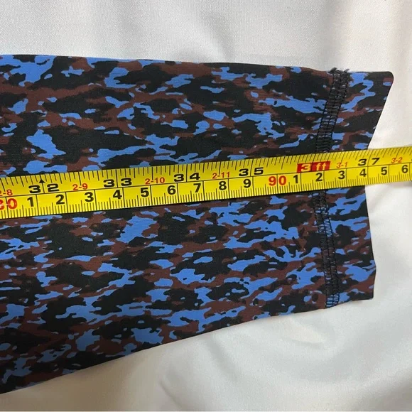 Lululemon Blue, brown and Black Patterned Leggings - Picture 10 of 10